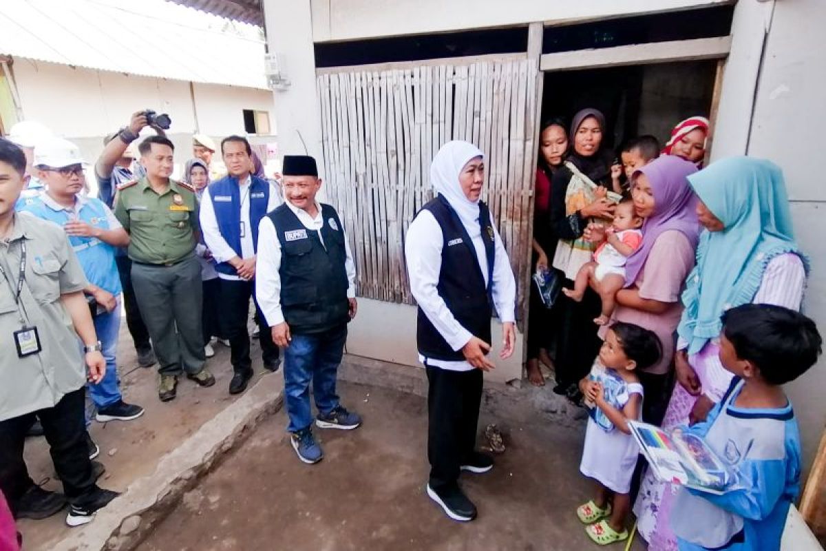 Gubernur Jatim resmikan jaringan listrik di Labuhan Merak SItubondo