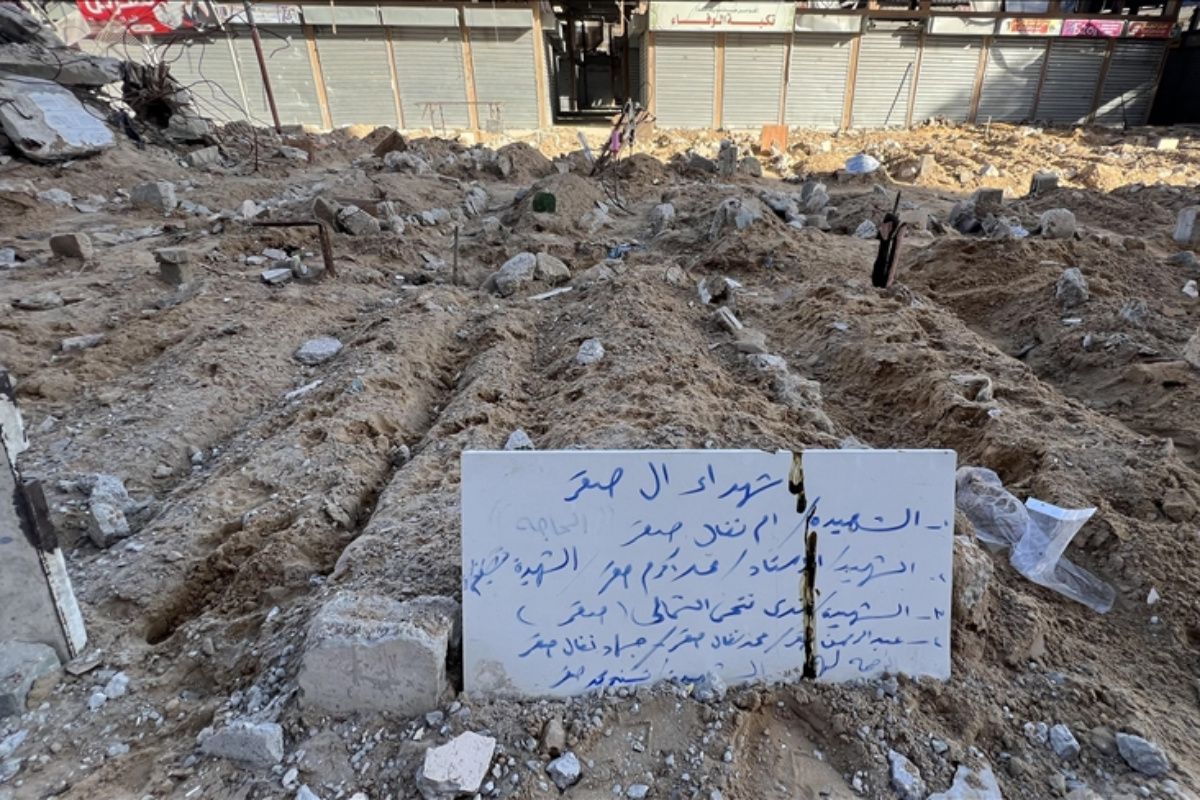 Jalanan di Gaza berubah menjadi kuburan terbuka