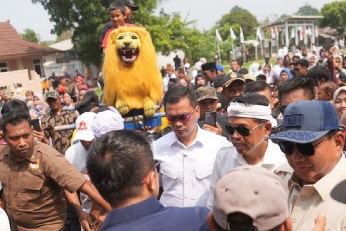 Warga Purwakarta antusias sambut kedatangan Prabowo Subianto