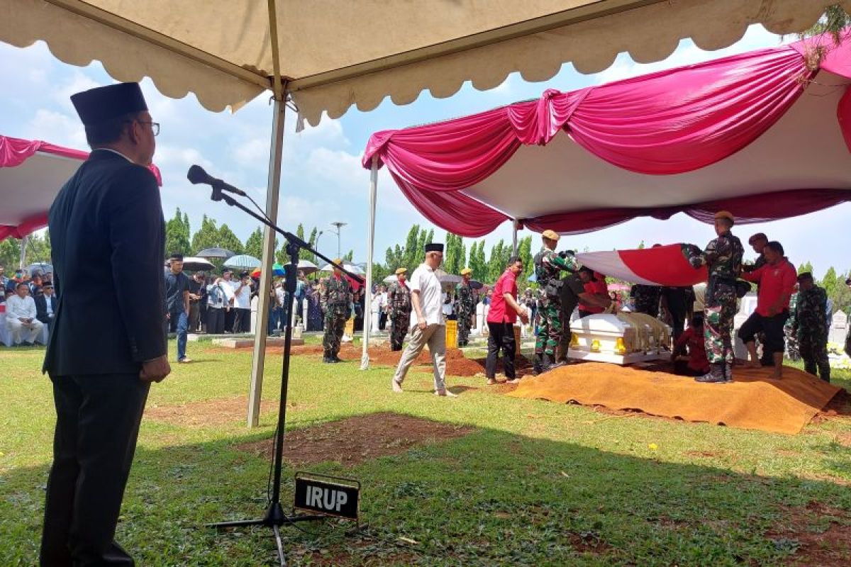 Kuntoro  Mangkusubroto dimakamkan di TMP Kalibata