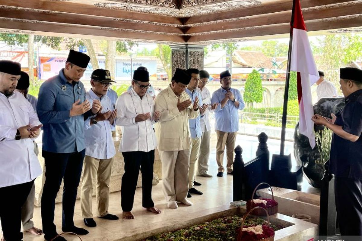 Prabowo, AHY, dan Didi Mahardika ziarah ke Makam Bung Karno