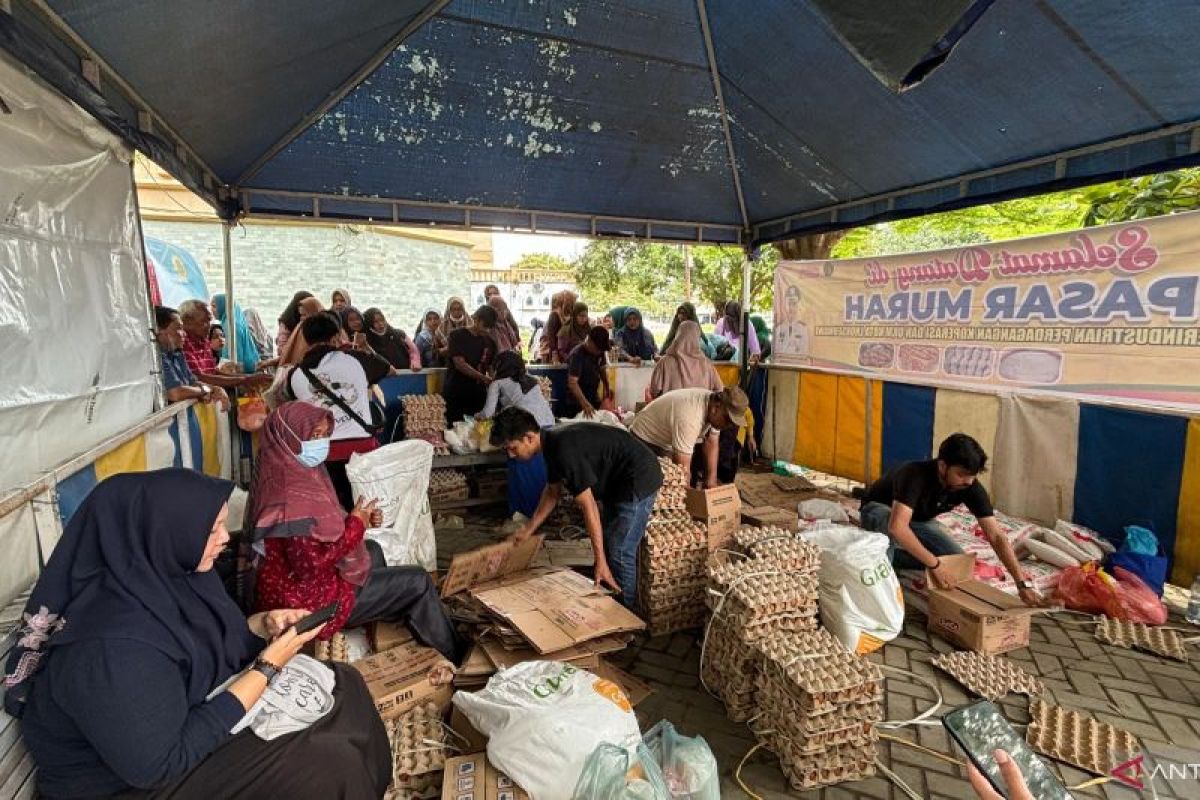 Ratusan warga antusias serbu pasar murah di Lhokseumawe
