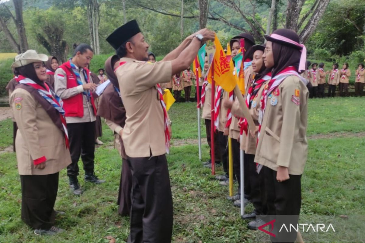 Pj Walikota Amiruddin Berpesan Teruslah Berkarya di Kemah Akbar SMP 17 Banda Aceh