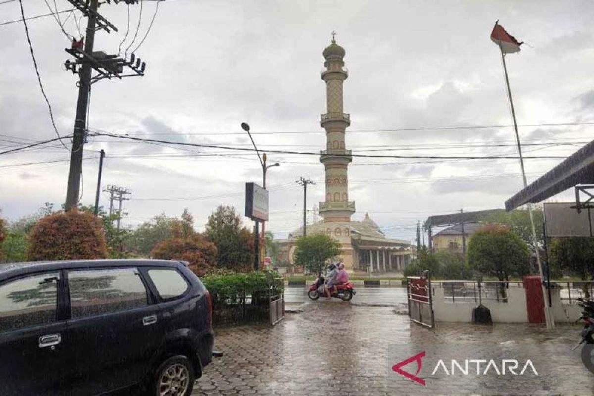 BMKG: Waspadai potensi hujan lebat disertai petir di Kalteng