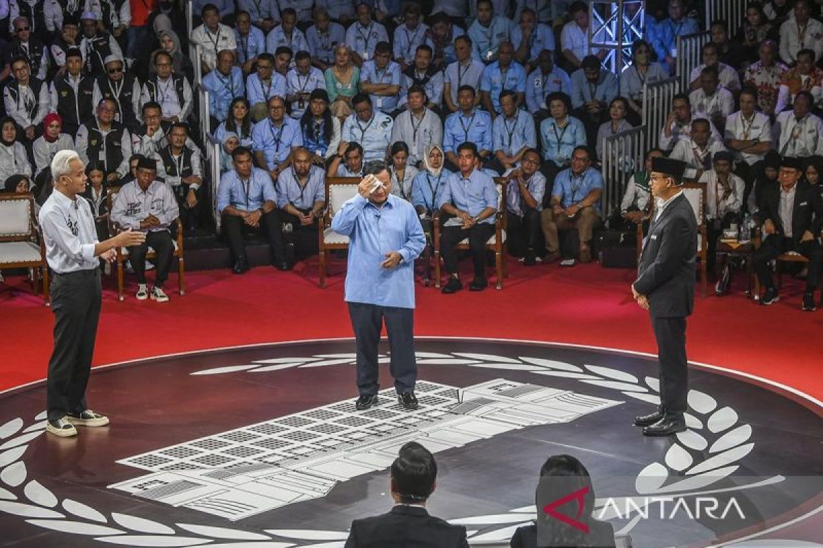 KPU siapkan podium saat debat cawapres