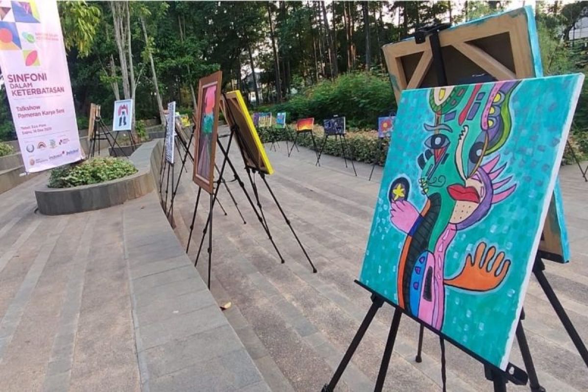 Seratus karya seni lukisan dan desain grafis anak berkebutuhan khusus warnai Tebet Eco Park