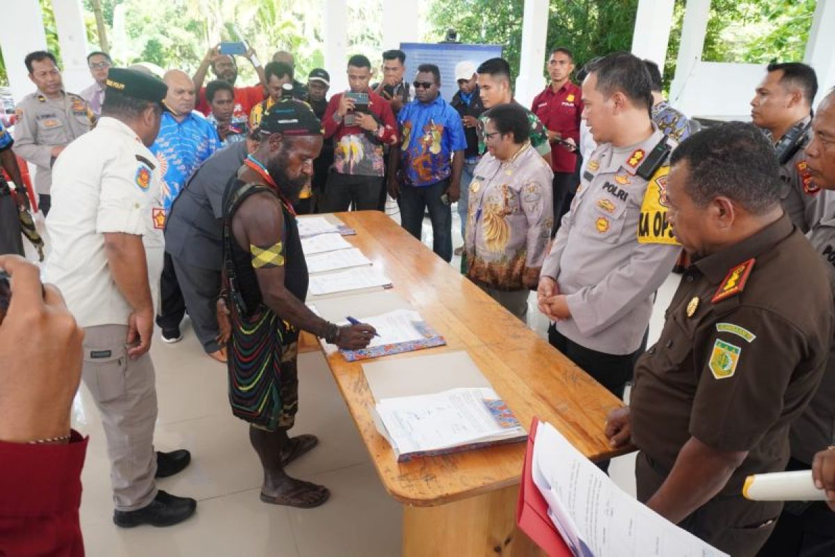 Pemprov Papua Tengah damaikan tiga suku besar Nabire