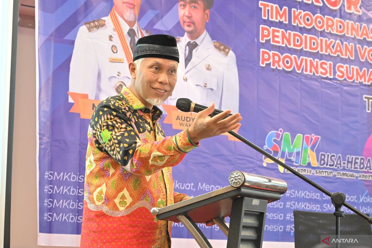 Gubernur Sumbar tekankan pentingnya bahasa asing bagi lulusan SMK