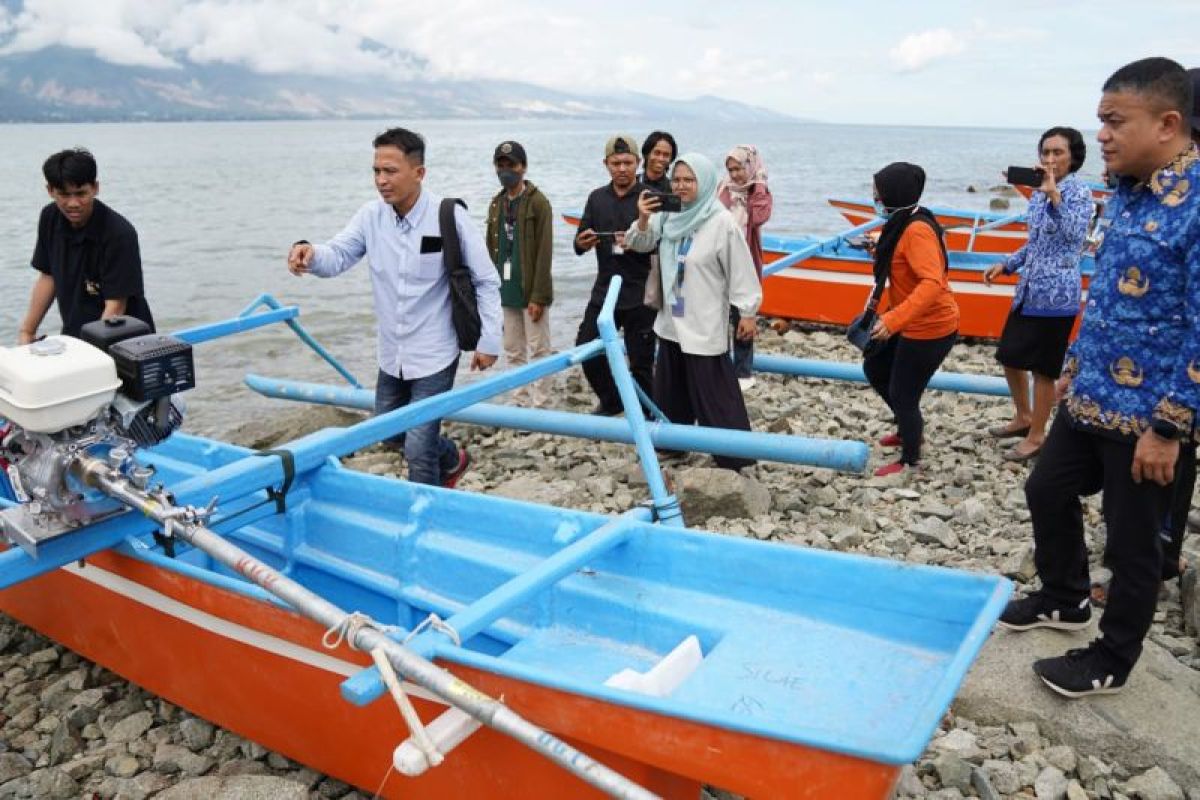 Pemkot Palu salurkan bantuan sebanyak 62 perahu kepada nelayan