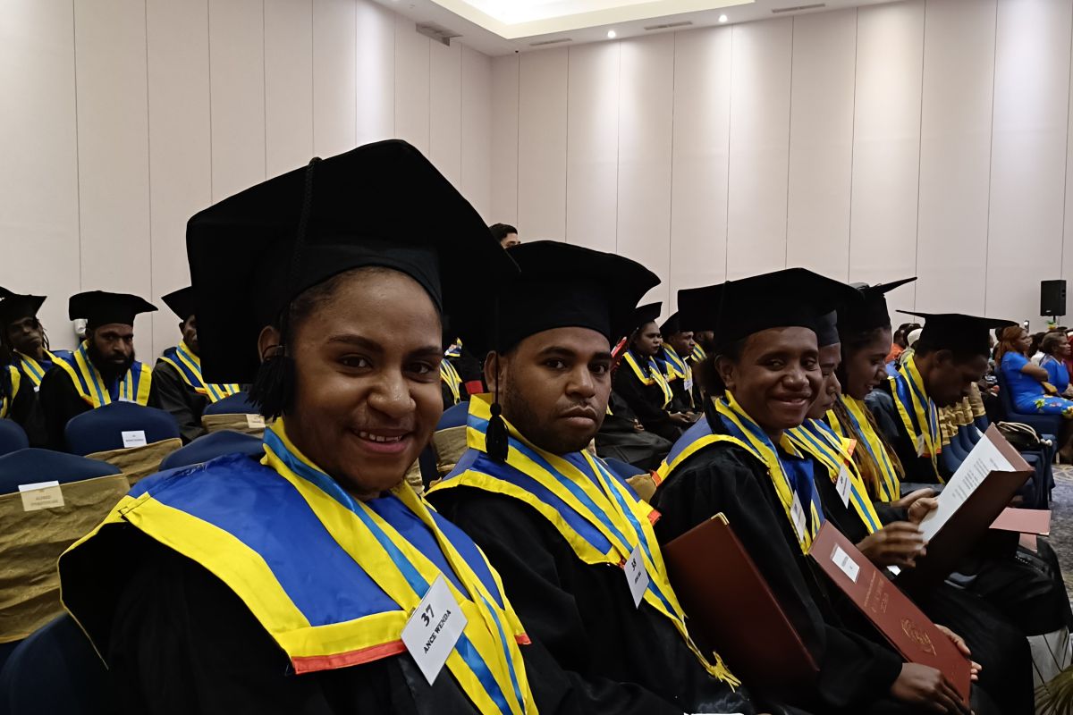 Universitas Muhammadiyah Papua wisuda 90 sarjana Ilmu Komunikasi