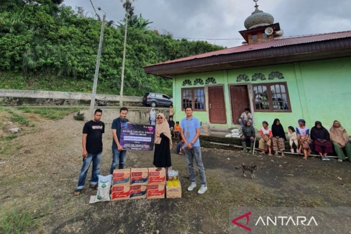 Karyawan XL Axiata salurkan donasi korban erupsi gunung Marapi