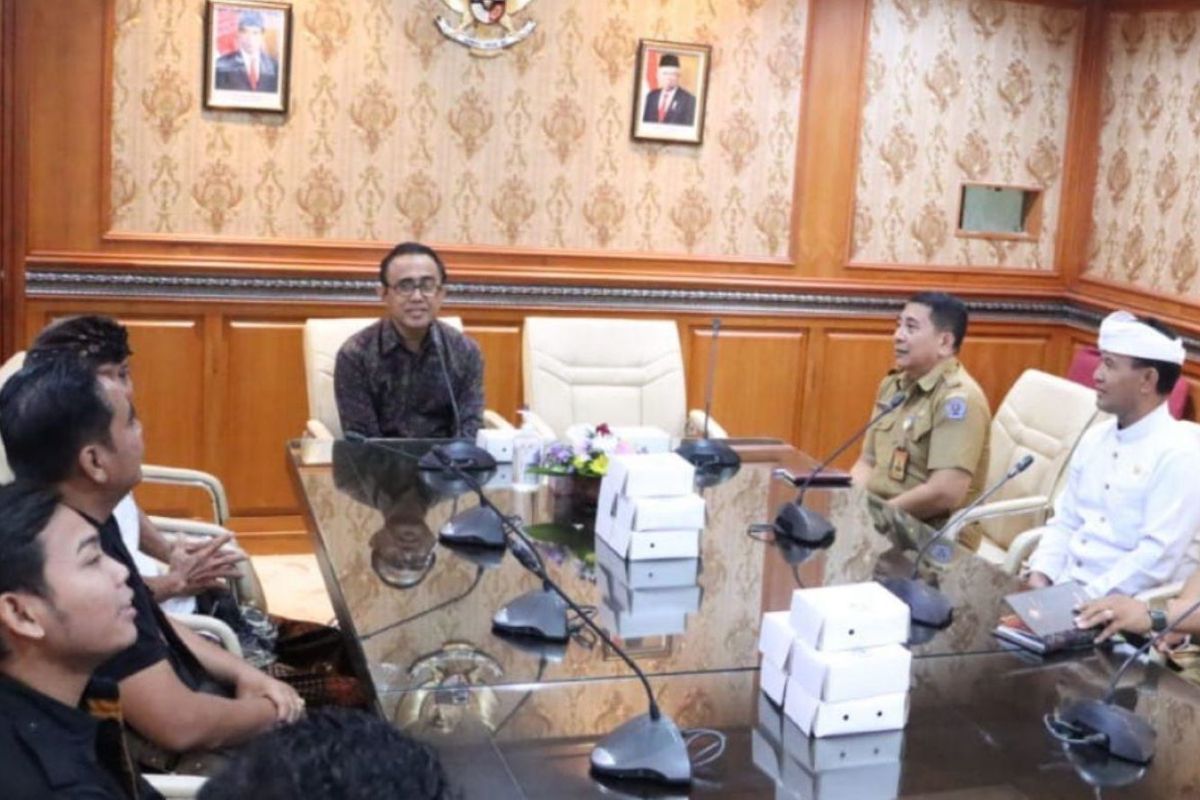 Pemkot Denpasar dan 300 seniman Melepas Matahari 2023