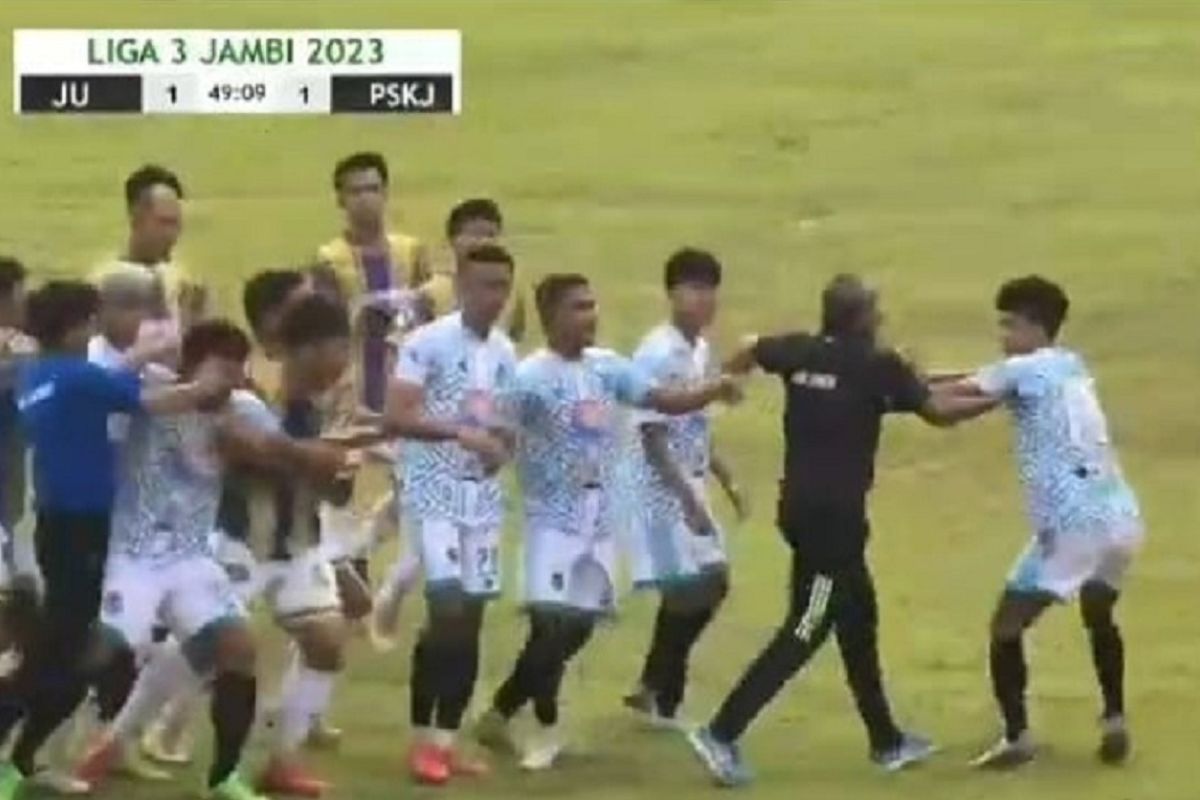 Pertandingan penyisihan Liga 3 Jambi diwarnai insiden pemukulan