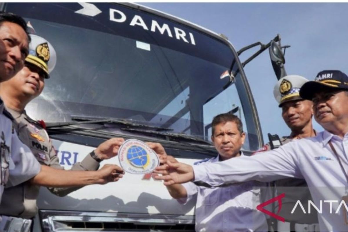 Tes urine bagi pengemudi bus Damri di Kaltara
