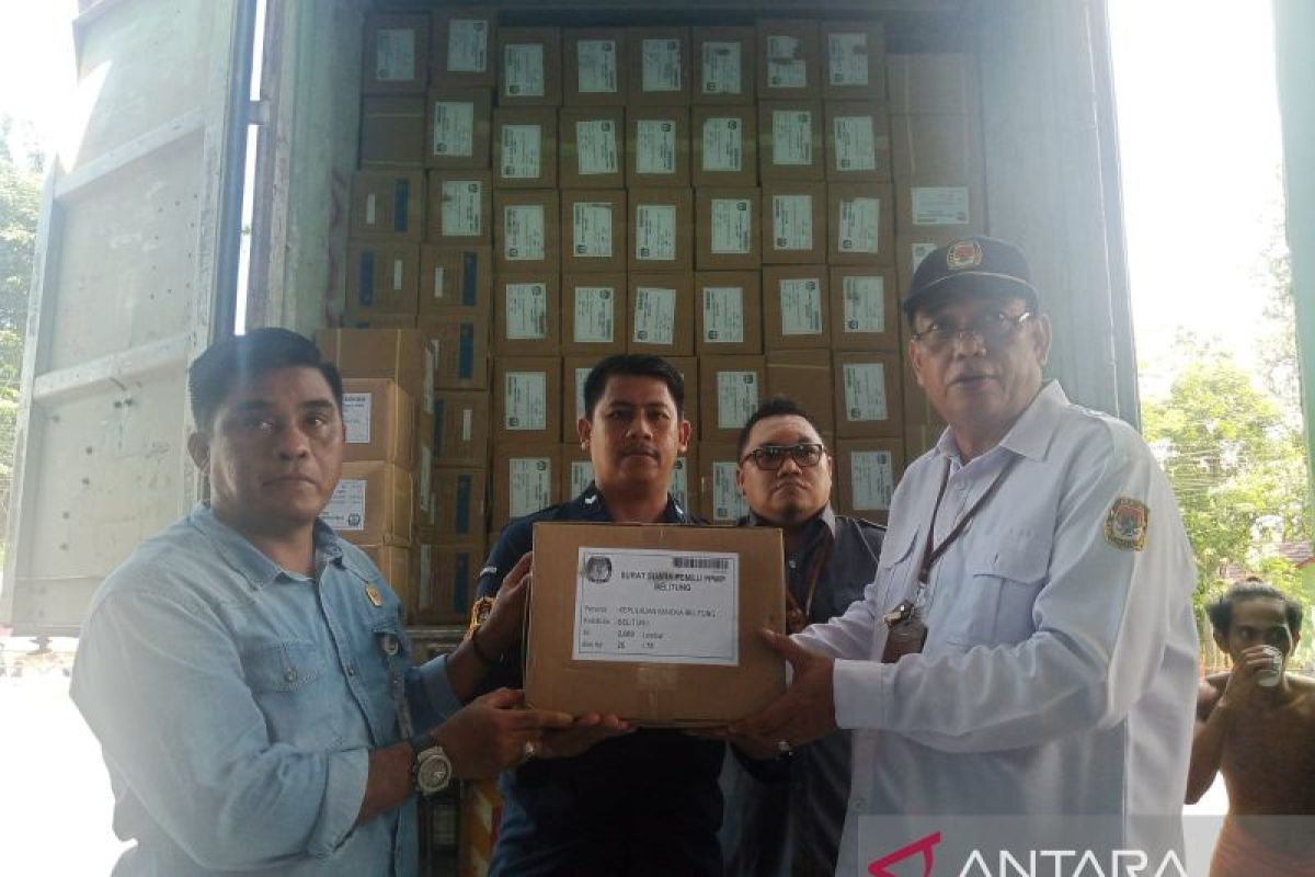 KPU Belitung libatkan masyarakat lipat surat suara