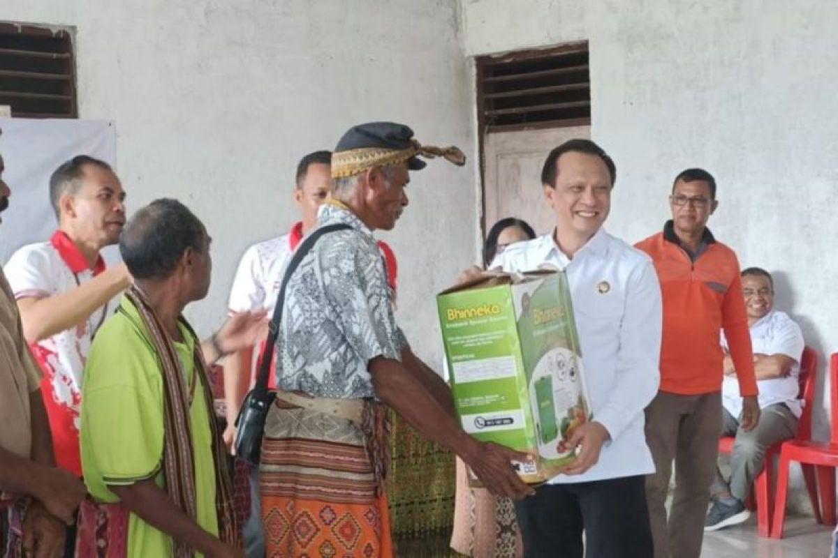 Pemkab Belu salurkan bantuan 200 alat semprot padi ke petani