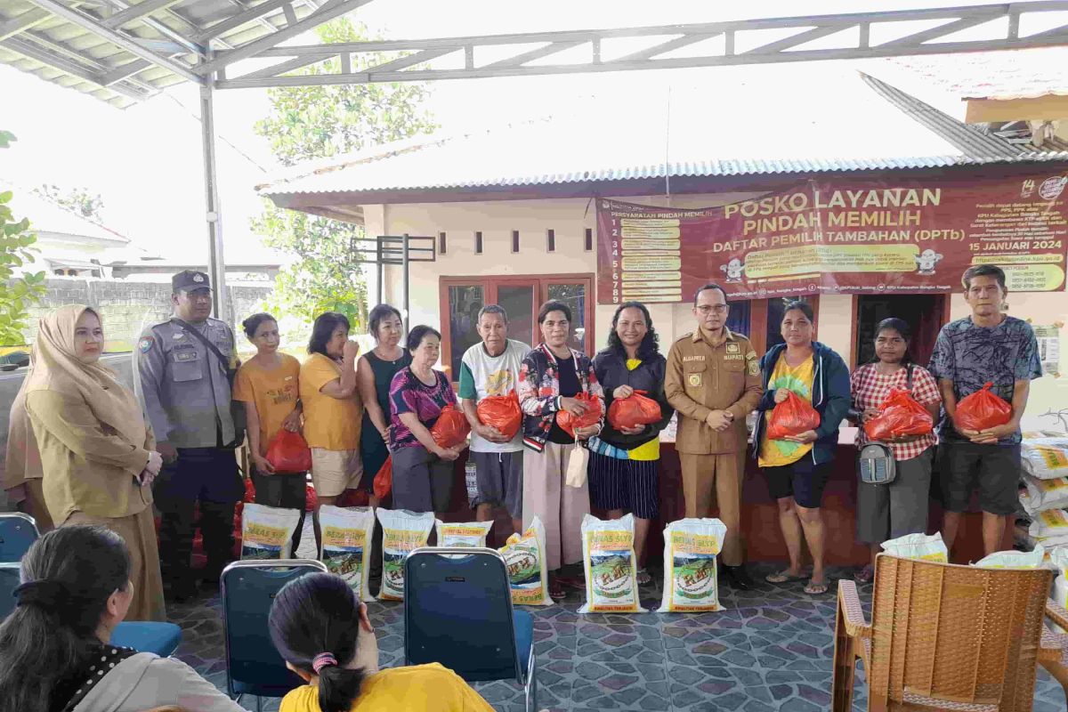 Pemkab Bangka Tengah bagikan 5.440 paket sembako bersubsidi