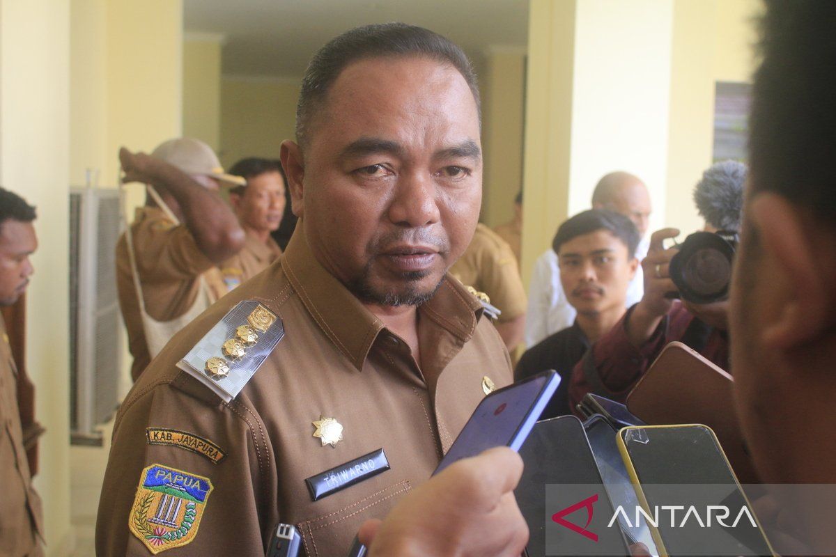 Penjabat Bupati Jayapura harap 2024 ekonomi masyarakat 139 kampung meningkat