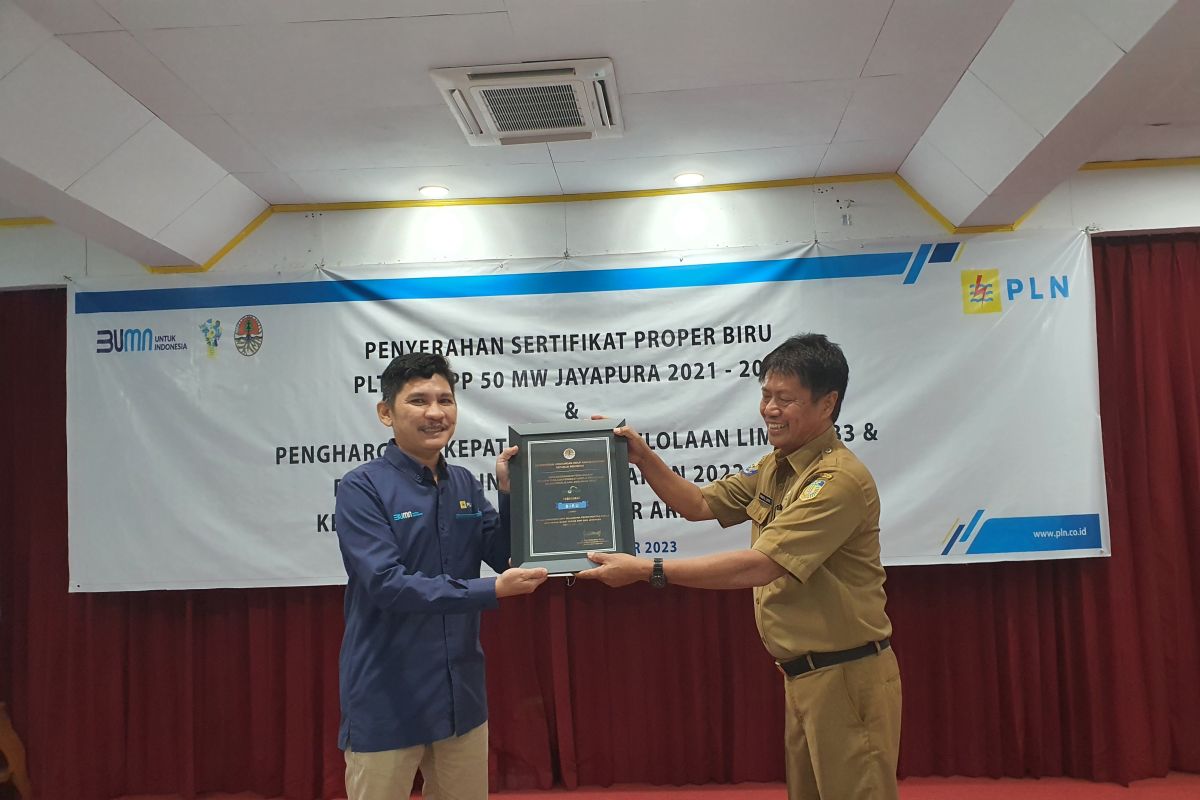 PLN Papua terima tiga sertifikat proprer biru dari KLHK