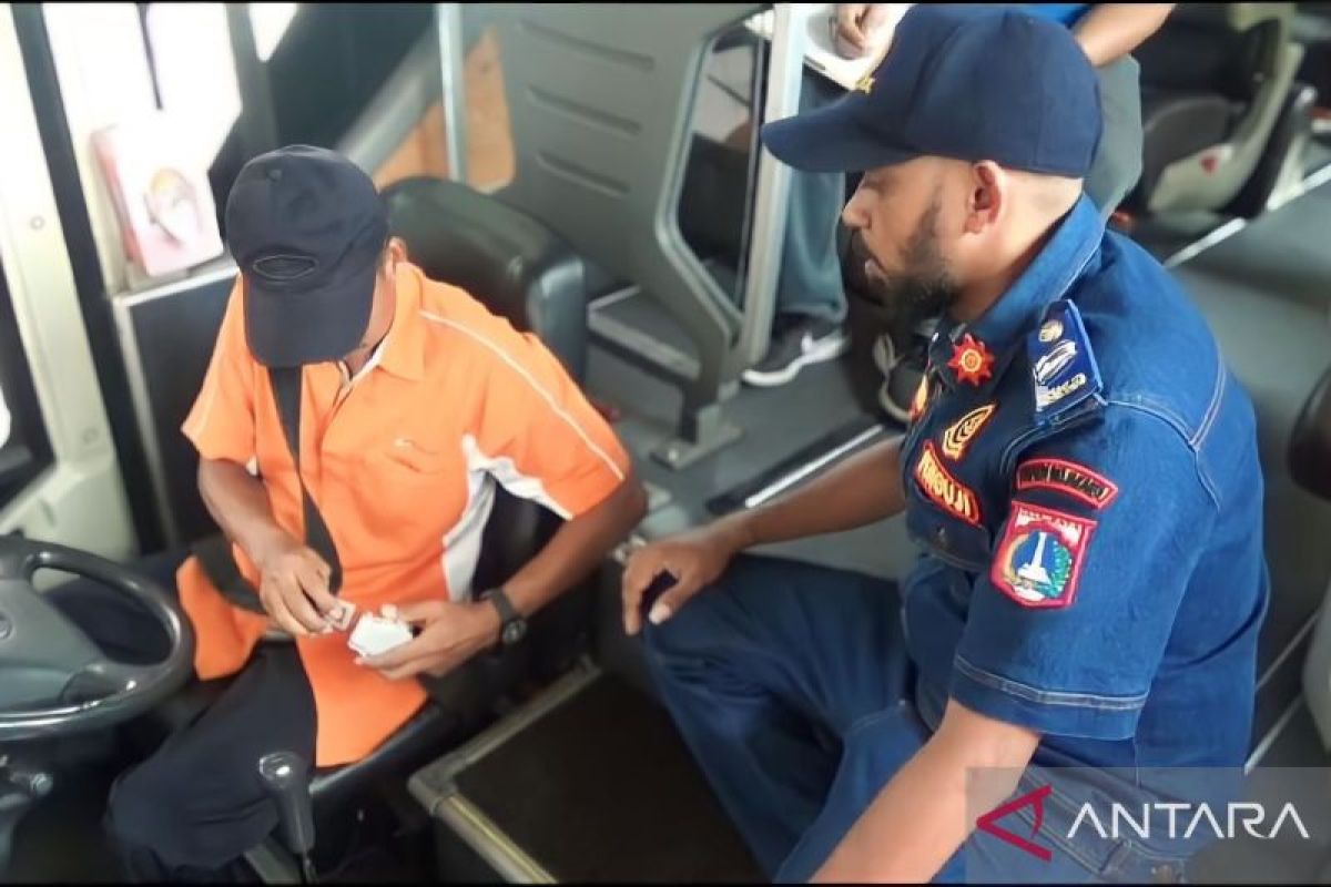Petugas Terminal Pulogebang temukan tiga bus AKAP tidak laik jalan