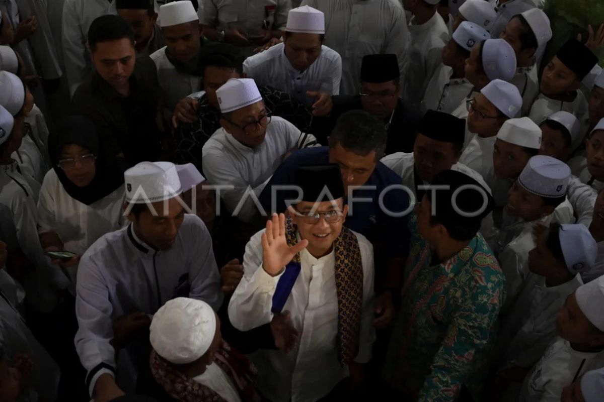 Anies kunjungi Pondok Pesantren Al-Aziziyah NTB, minta doa dari para alim ulama