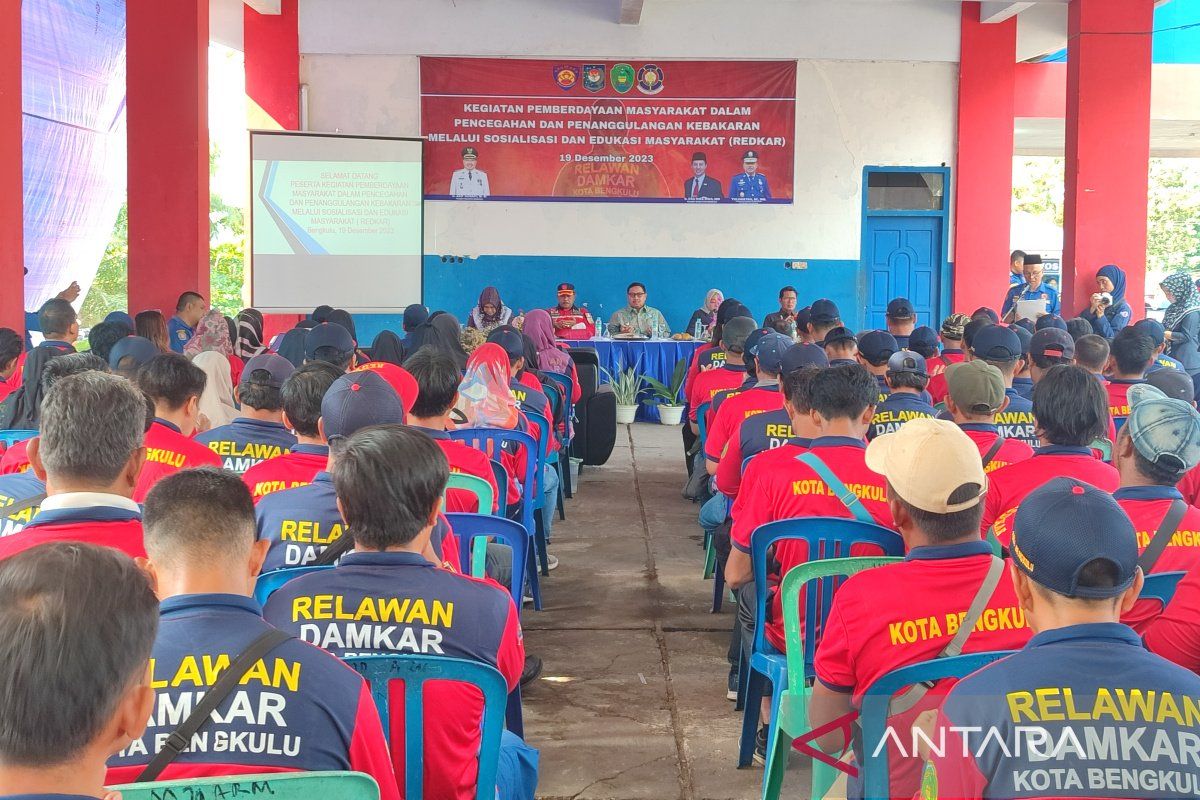 Pemkot Bengkulu beri edukasi 400 relawan kebakaran