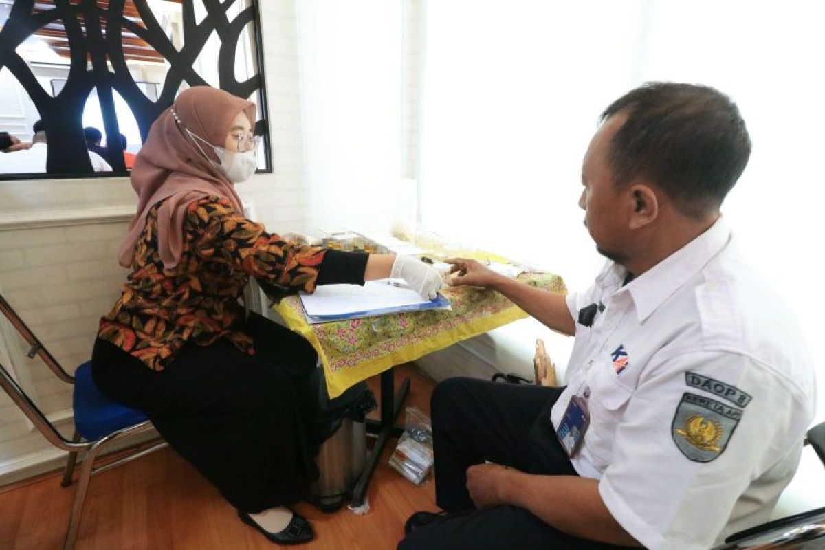Jelang Natal-Tahun Baru, Daop Surabaya laksanakan tes narkoba