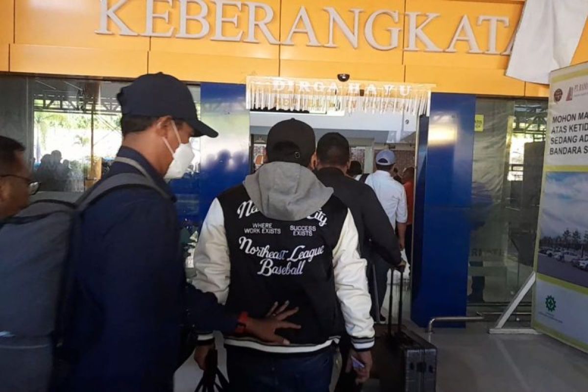 Tiga pejabat Pemprov Maluku Utara dibawa KPK ke Jakarta