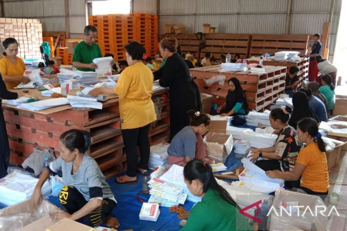 KPU Bangkalan temukan surat suara tak sesuai ukuran