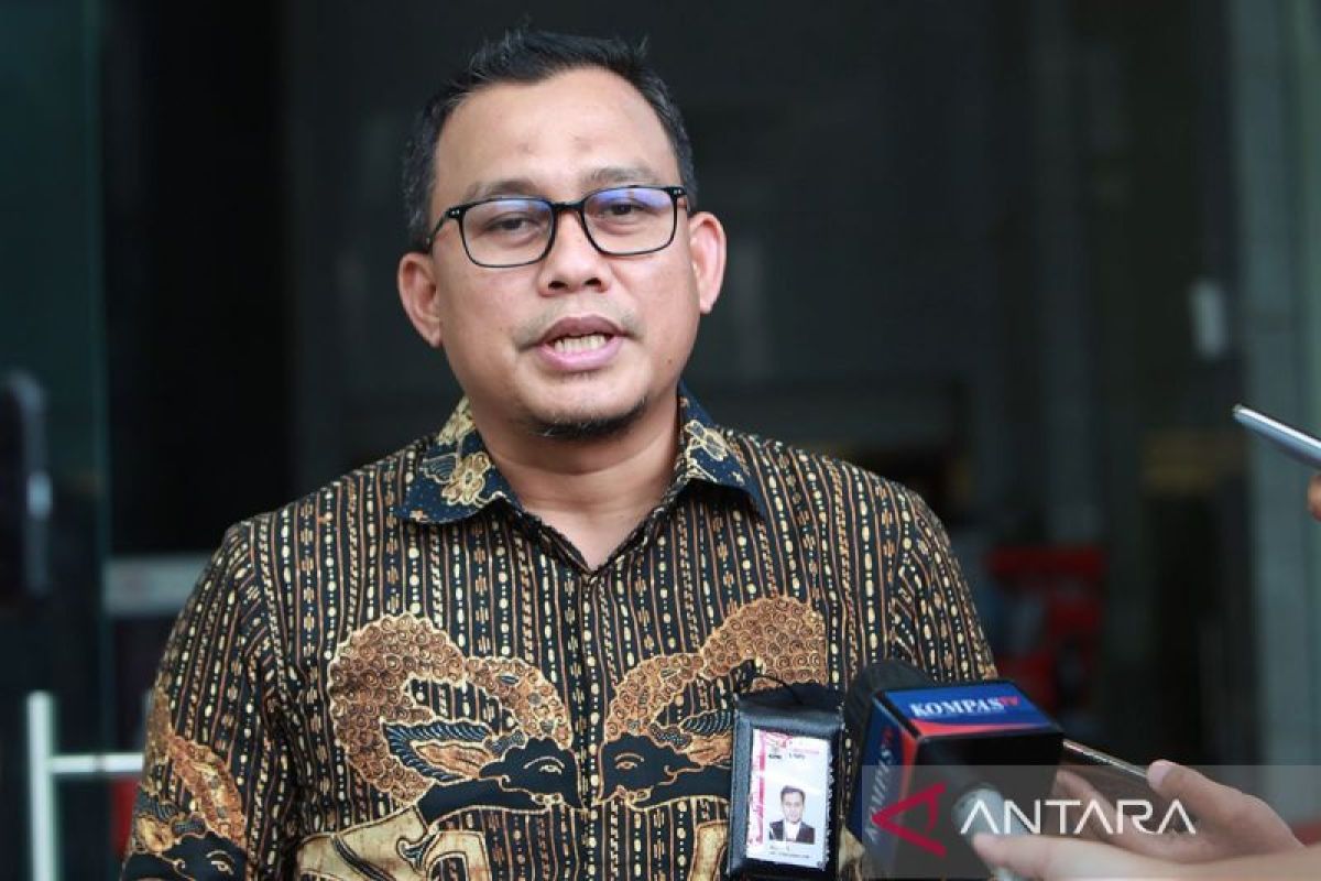 KPK periksa eks anggota KPU Wahyu Setiawan