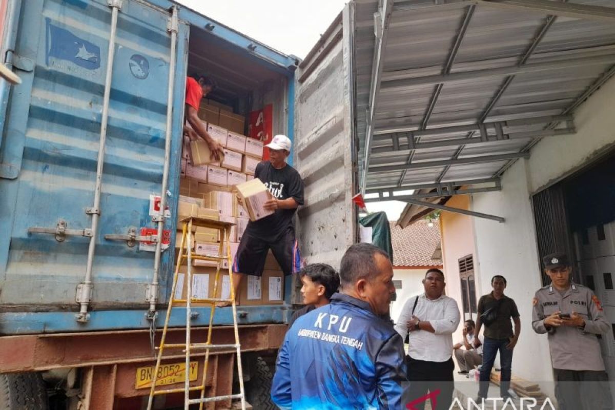 KPU Bangka Tengah terima logistik surat suara Pemilu 2024
