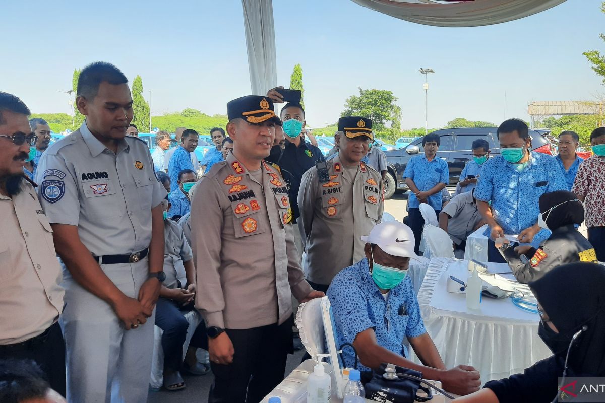 Sambut liburan, pengemudi angkutan umum di Bandara Soetta jalani tes urine