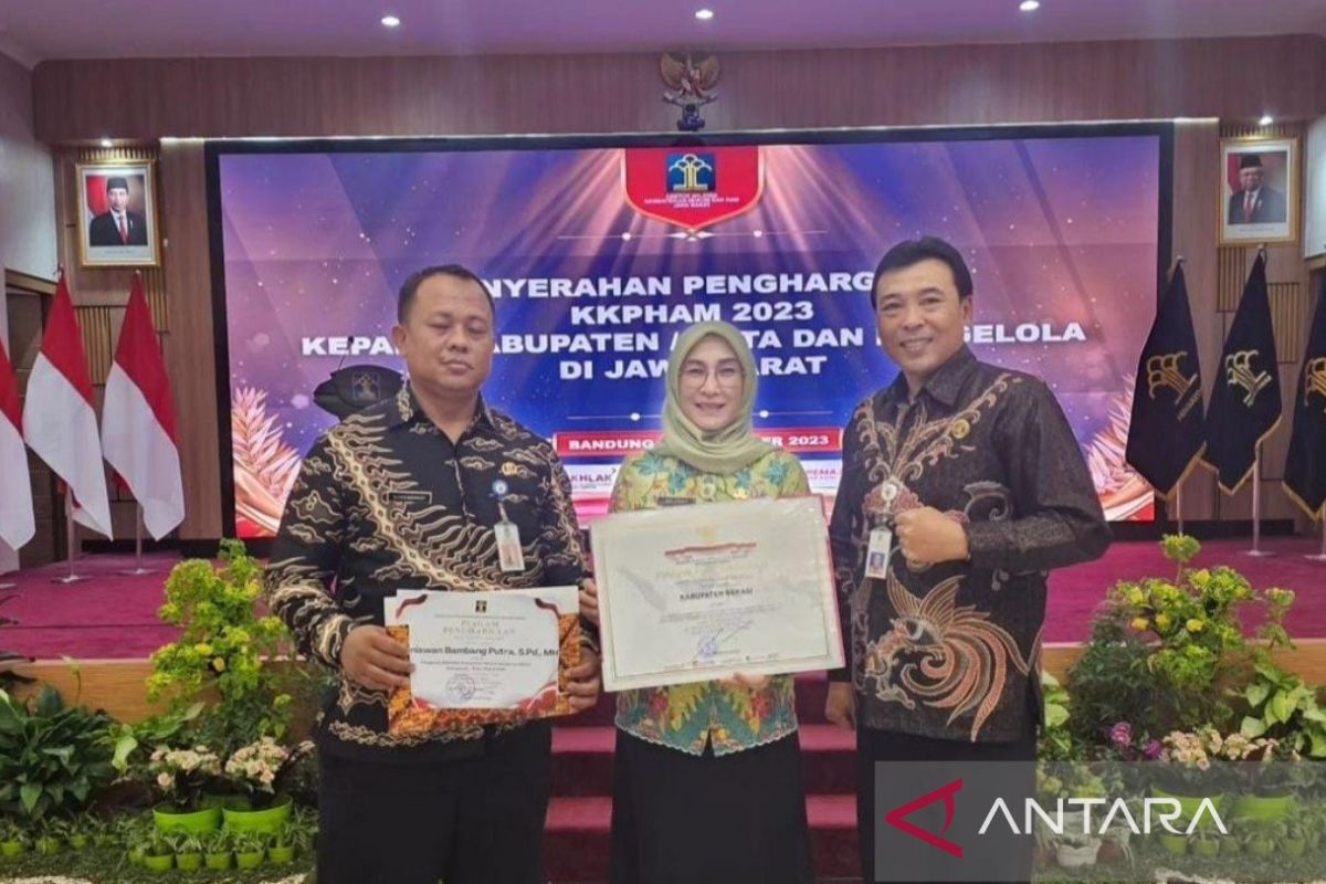 Pemkab Bekasi terima penghargaan kategori daerah peduli HAM