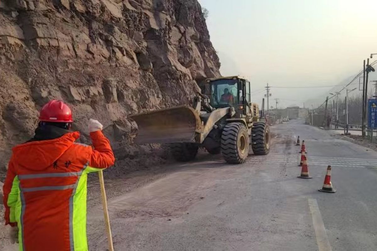 Korban meninggal akibat gempa di Gansu dan Qinghai lebih 130 orang