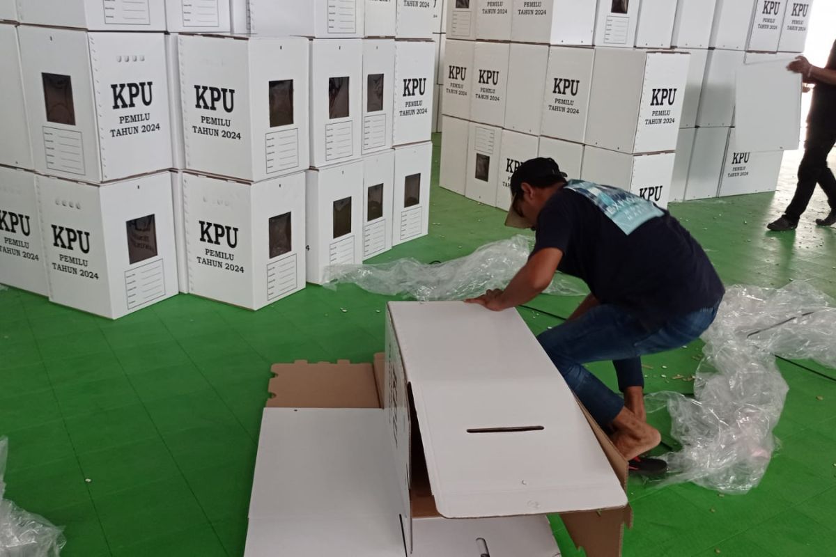 KPU Ambon lakukan perakitan 4.700 kotak suara Pemilu 2024