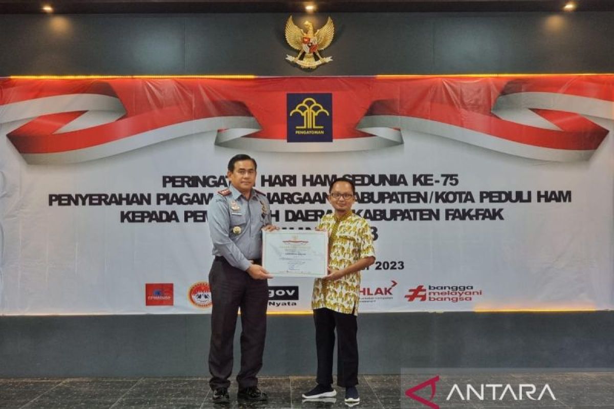 Pemkab Fakfak terima piagam penghargaan kabupaten peduli HAM 2023
