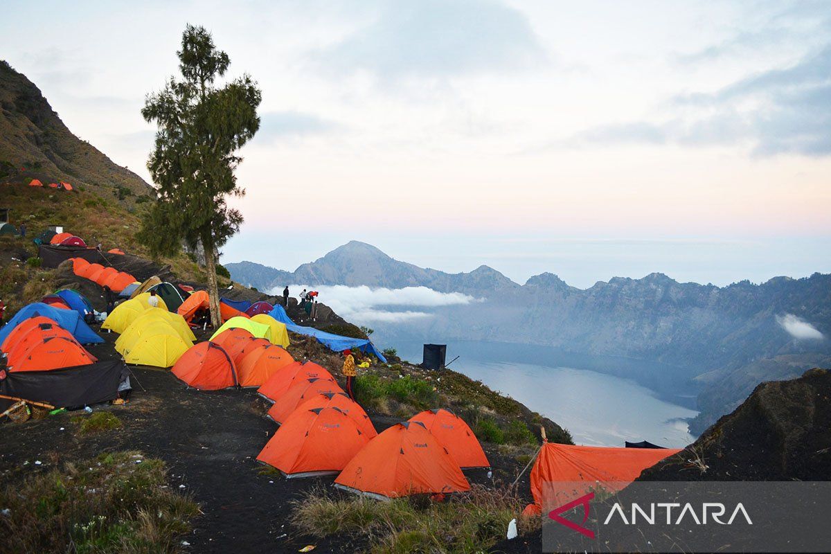 Destinasi wisata pendakian Taman Nasional Gunung Rinjani ditutup