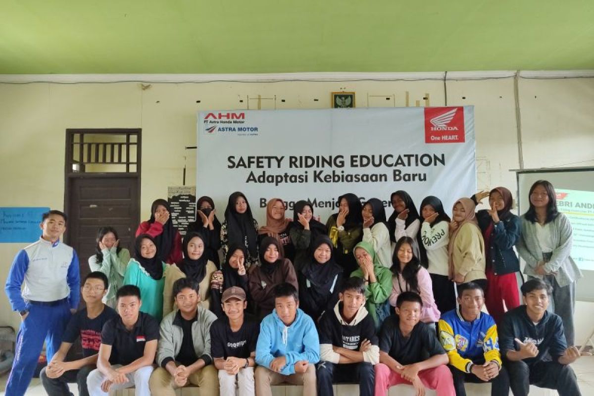 Astra Motor buka wawasan keselamatan di SMA 2 Sungai Raya