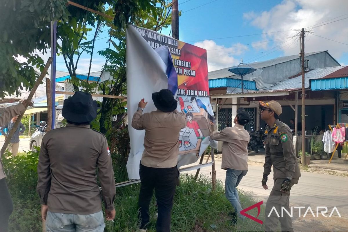 Bawaslu Singkawang tertibkan 1.101 APK peserta pemilu