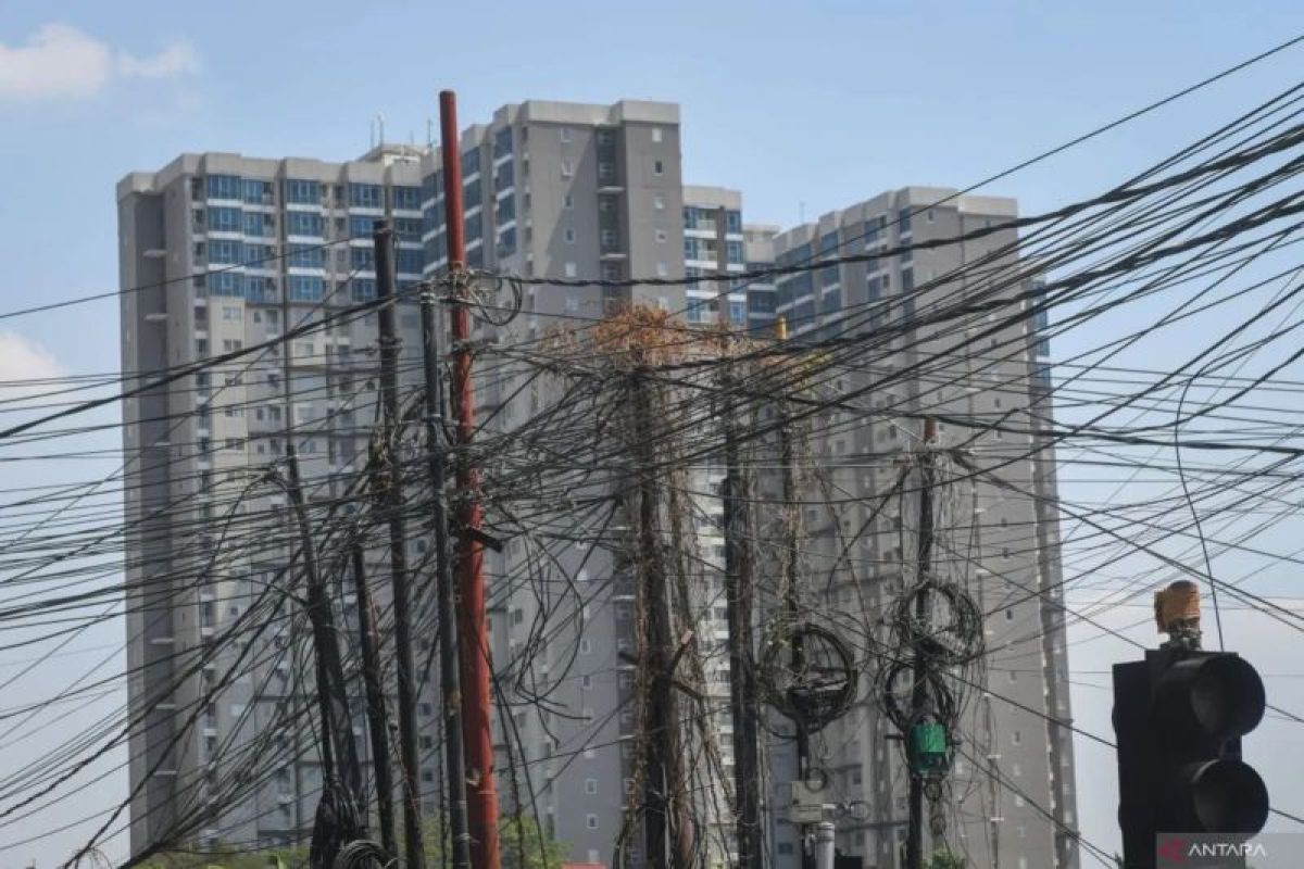 Mengebut pemindahan kabel ke bawah tanah di Jakarta