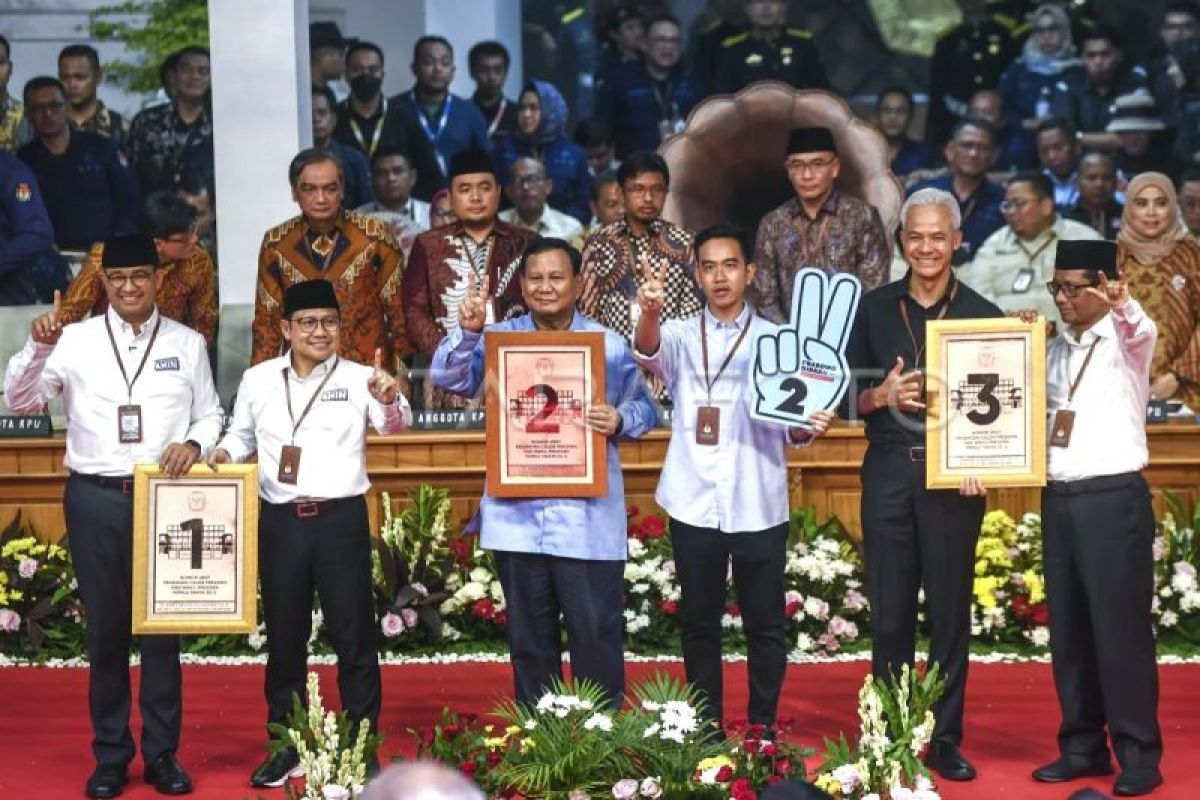 Highlight kampanye Pilpres Hari ke-22: Anies temui santri, gala dinner Prabowo, Ganjar ke UGM