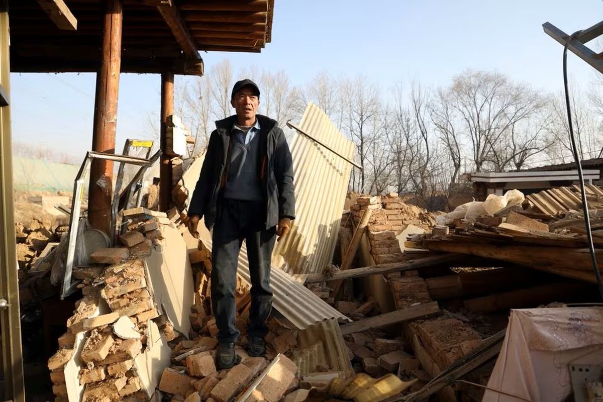 China selamatkan korban gempa di tengah suhu minus