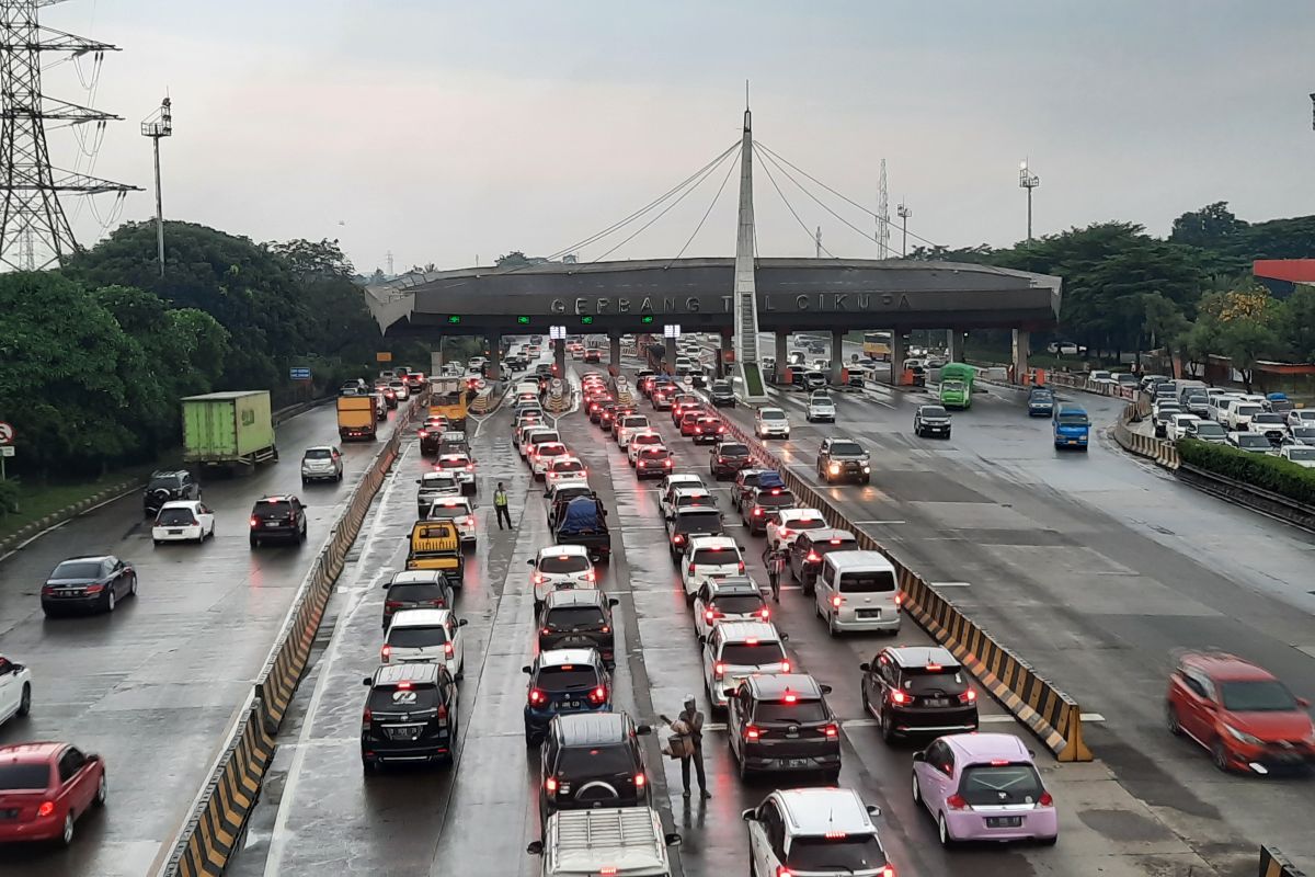 176.099 kendaraan diprediksi lintasi Tol Tangerang Merak saat libur panjang