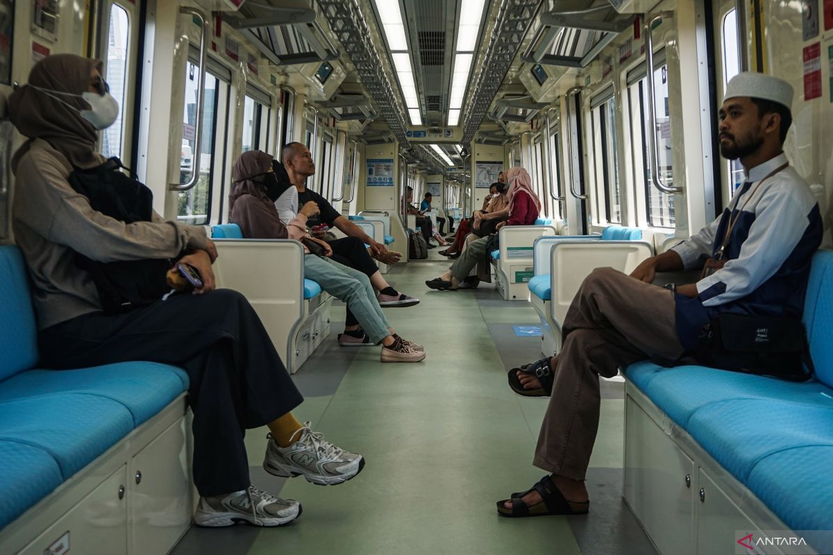 Jabodebek LRT extends operational time, adds trips on New Year's Eve