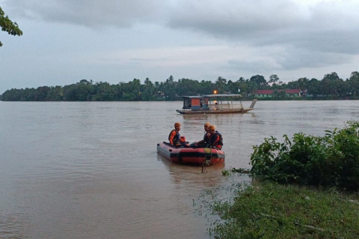 Warga yang terjatuh di Sungai Batanghari Jambi ditemukan selamat