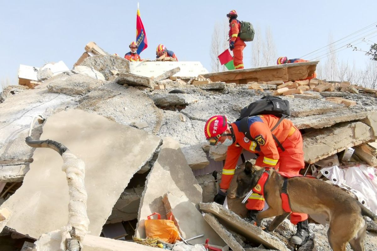 Korban tewas akibat gempa bumi di China  bertambah jadi 131 orang