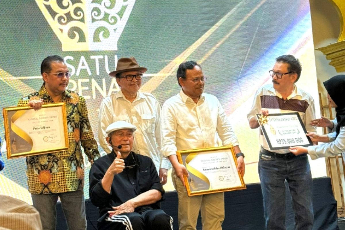 Putu Wijaya dan Komaruddin Hidayat terima anugerah Satupena Award