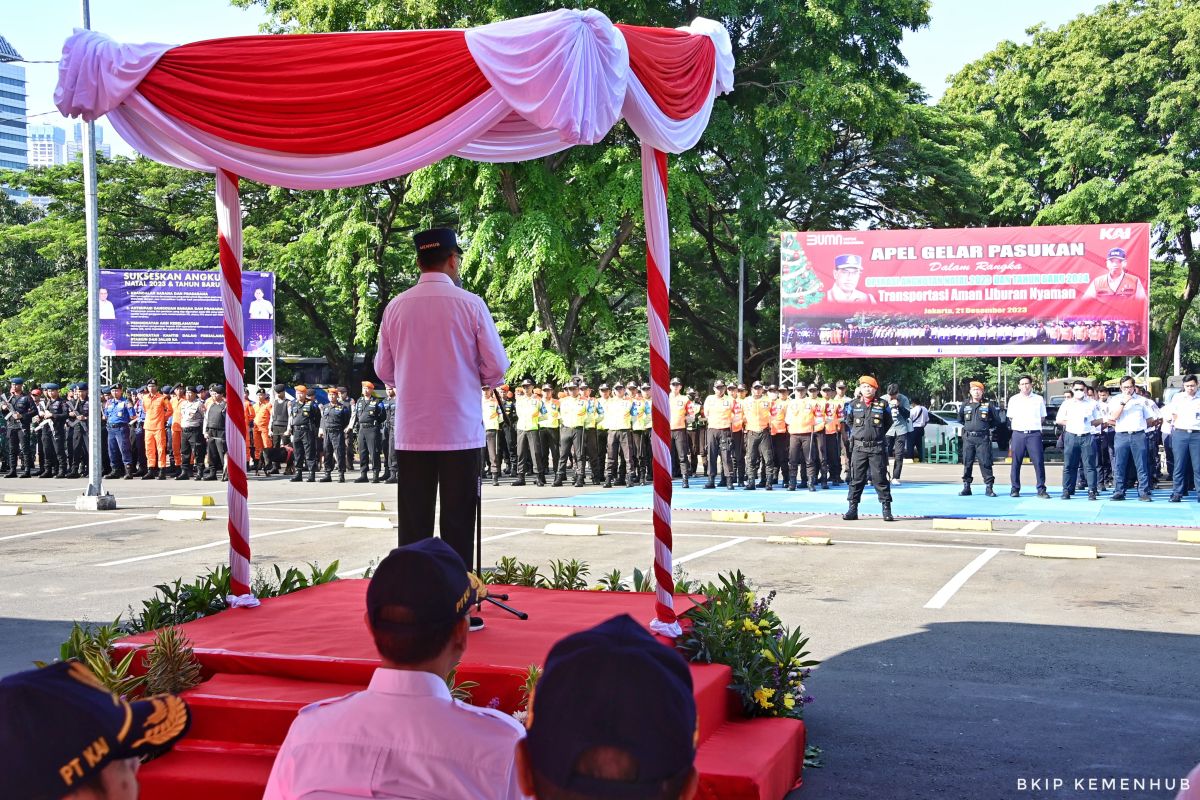 Menhub Budi instruksikan petugas pastikan penumpang KA terlayani baik