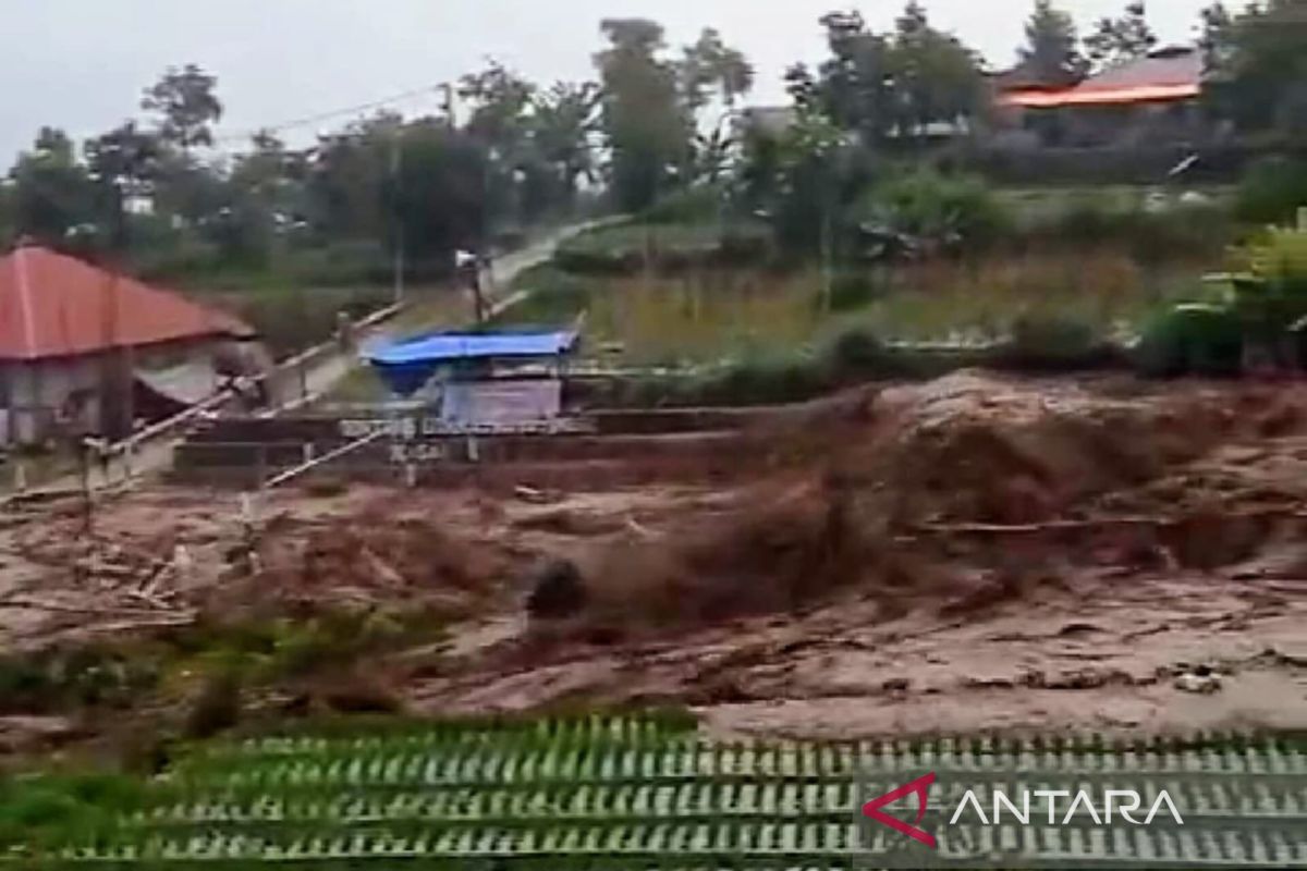 Banjir bandang dan longsor terjang Nagari Surian Kabupaten Solok