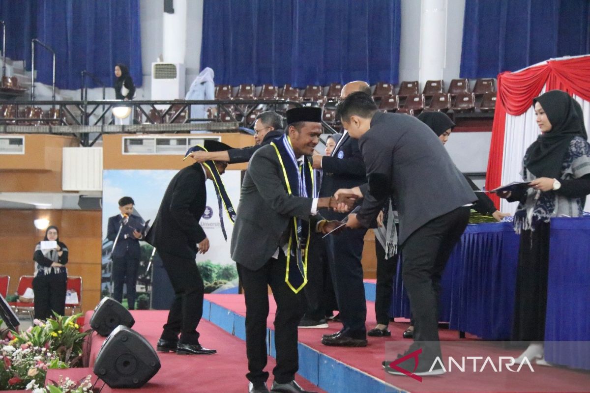 Pemkab Bogor kembali mewisuda 180 perangkat desa di IPB University
